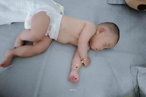 泉州两个月宝宝肚子胀气